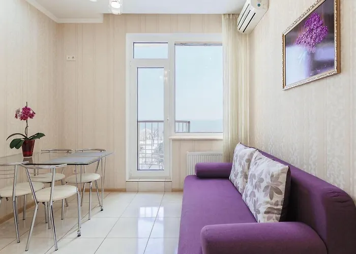 Apartman в аркадии с видом на море,кухней и двумя спальнями Odessza